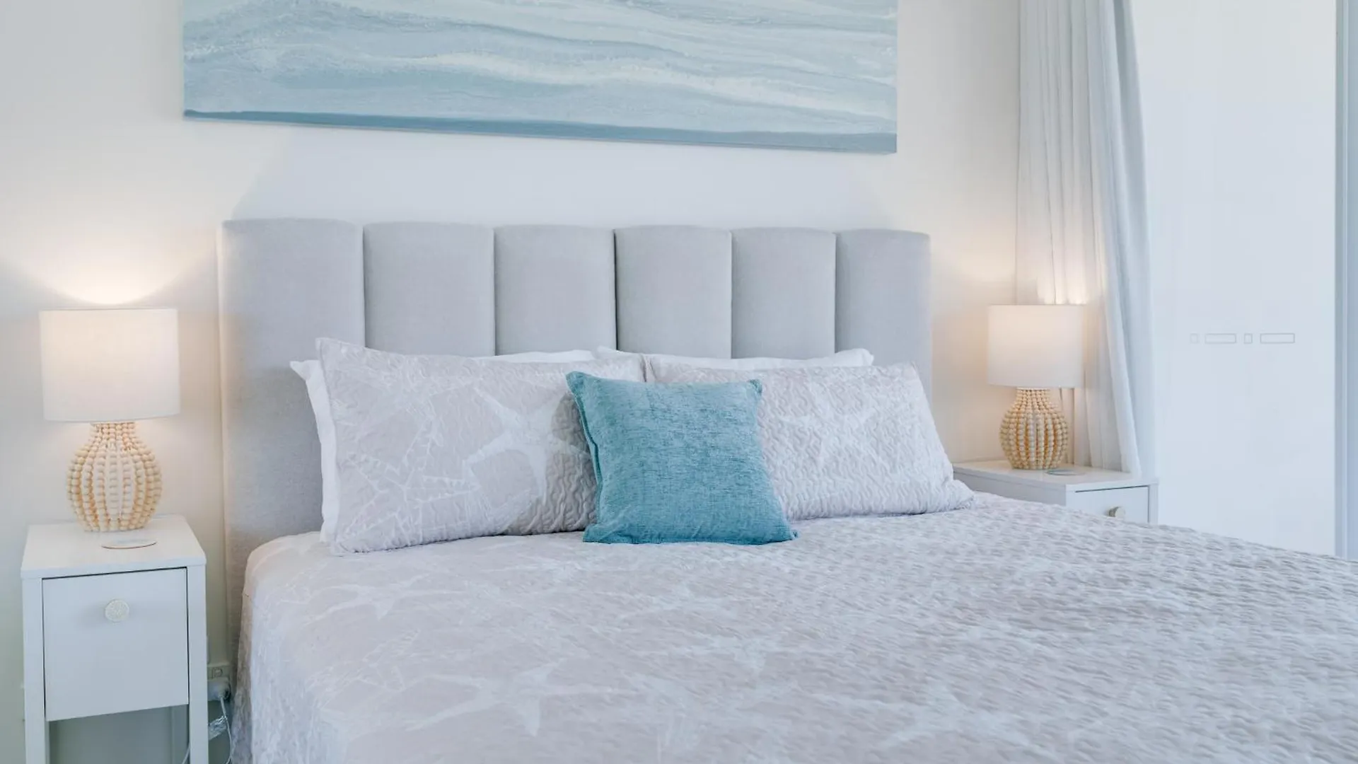 Waterfront 1-Bedroom Escape Breathtaking Views Gold Coast