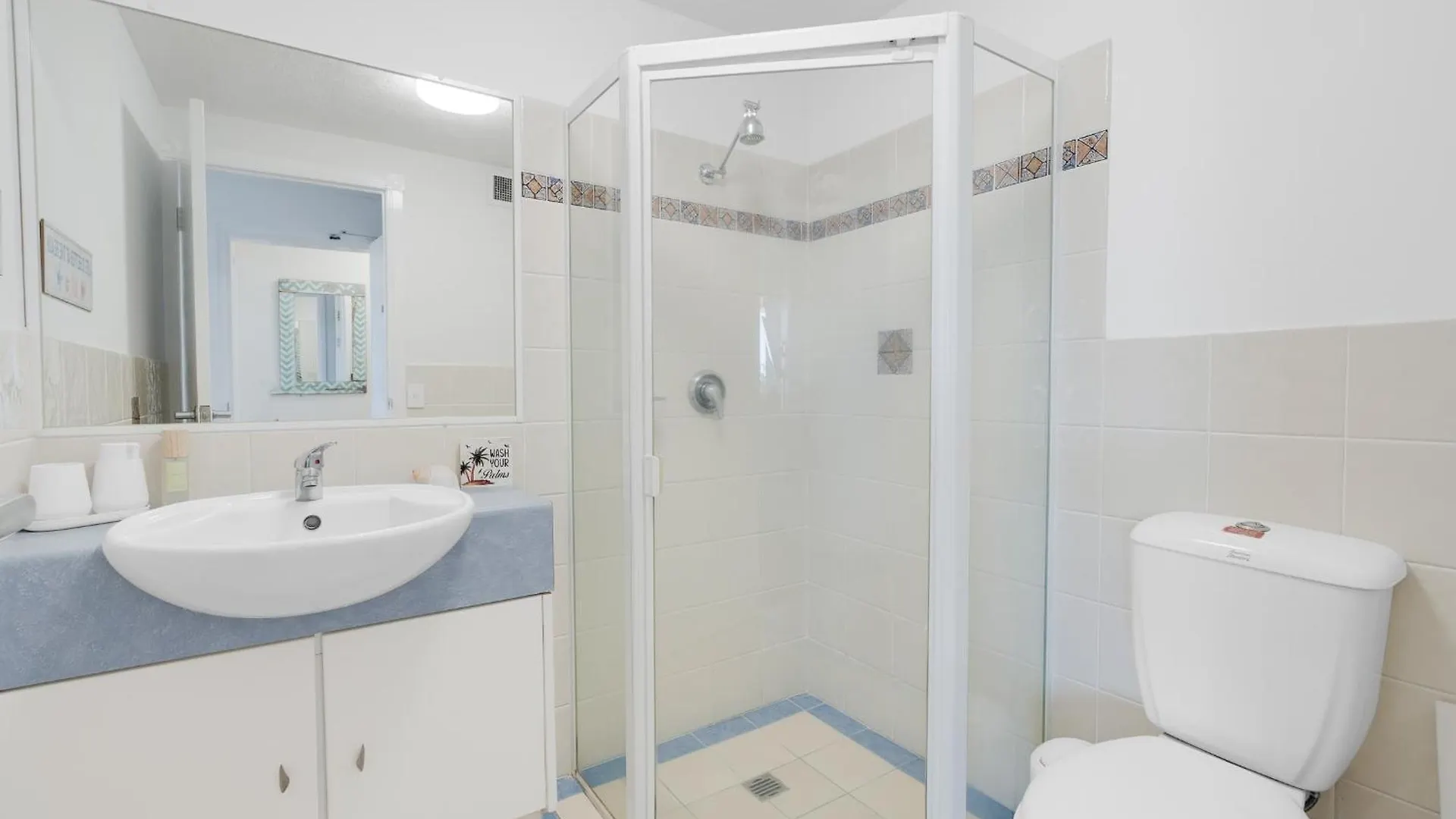 Waterfront 1-Bedroom Escape Breathtaking Views Gold Coast