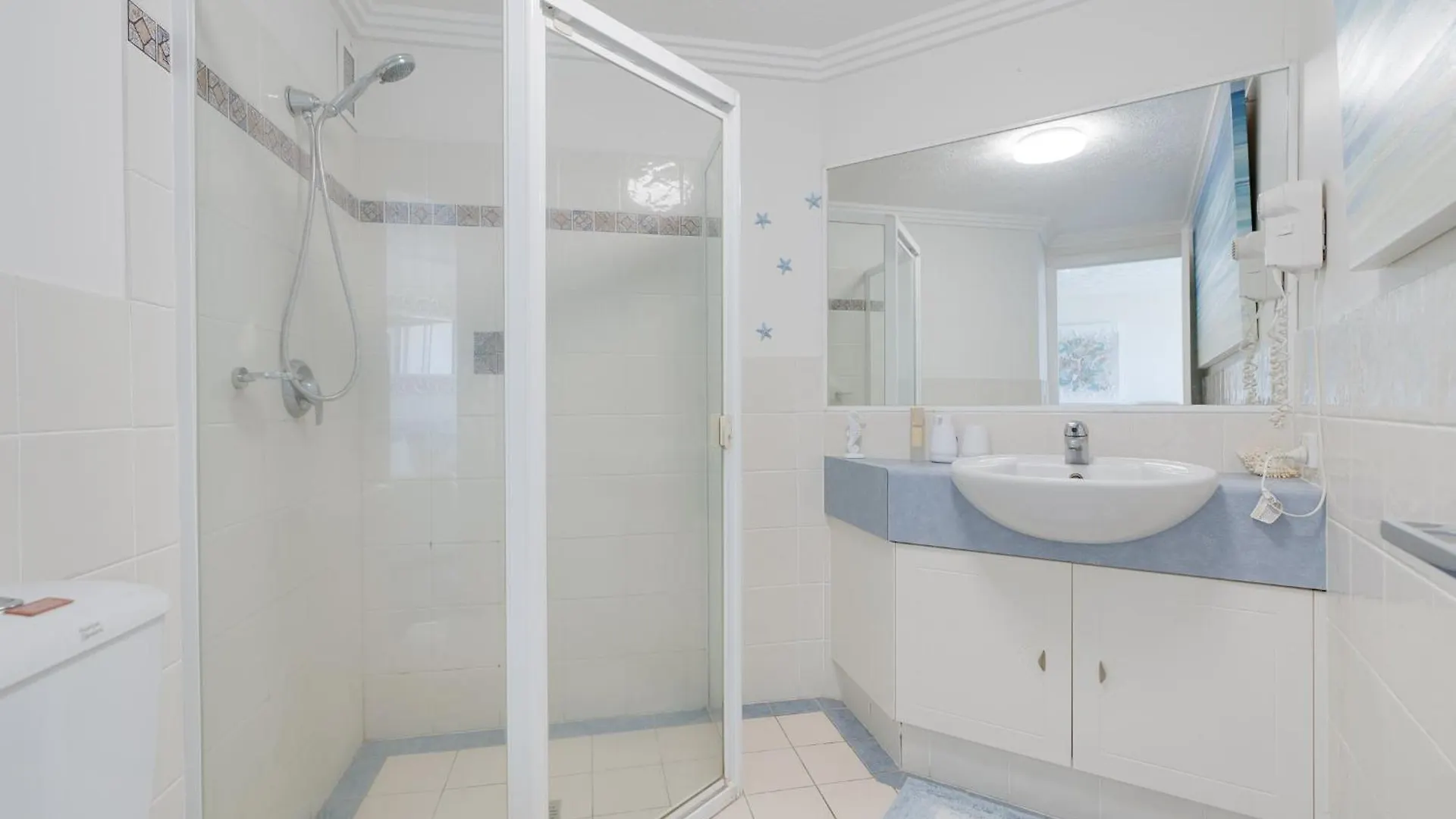 Waterfront 1-Bedroom Escape Breathtaking Views Gold Coast
