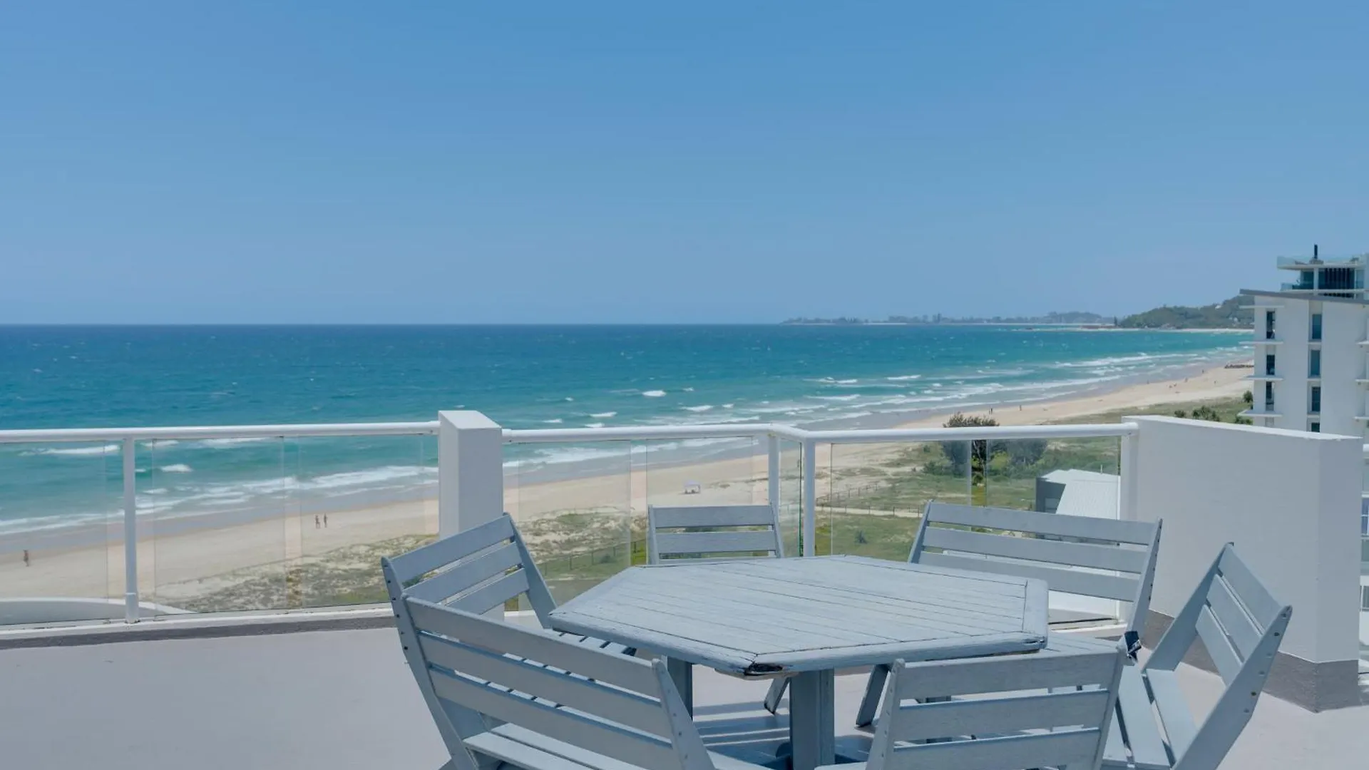 Waterfront 1-Bedroom Escape Breathtaking Views Gold Coast