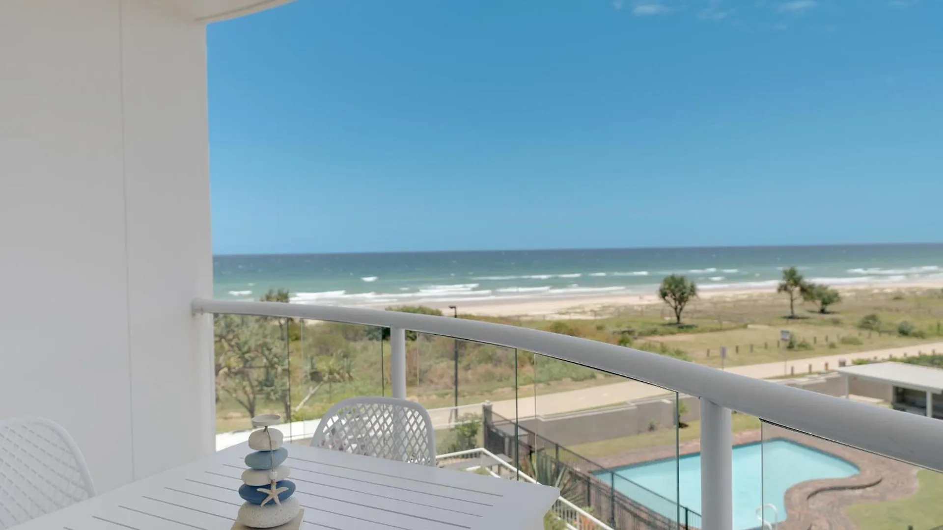 Apartment Waterfront 1-Bedroom Escape Breathtaking Views Gold Coast