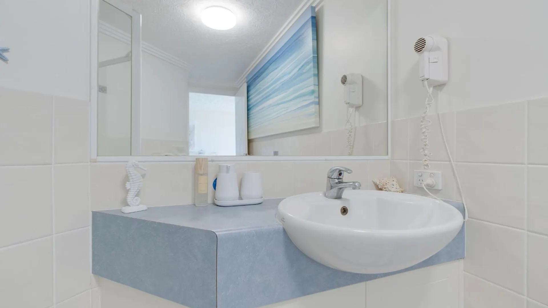 Waterfront 1-Bedroom Escape Breathtaking Views Gold Coast Appartement