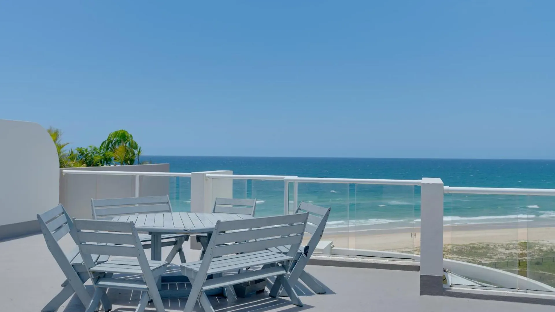 Waterfront 1-Bedroom Escape Breathtaking Views Gold Coast Appartement